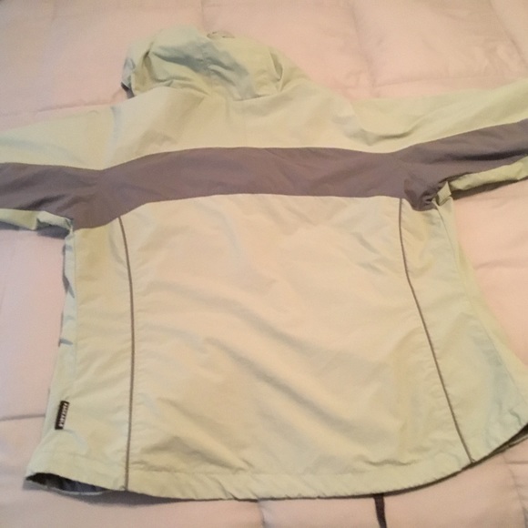 Columbia Packable nylon sage jacket with hood - Picture 8 of 11